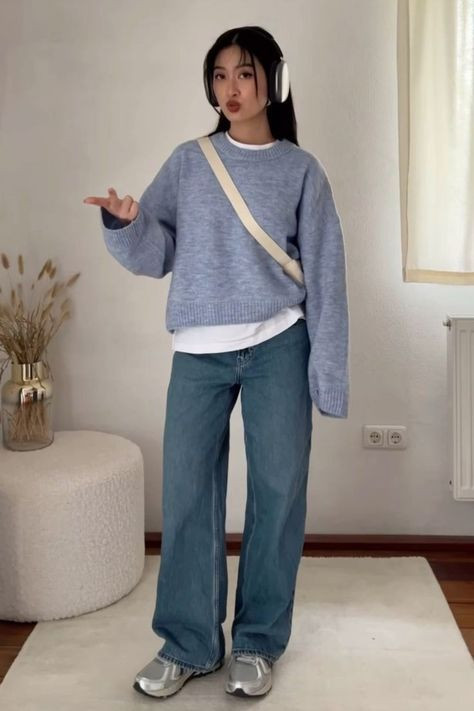 Áo sweater kết hợp với quần bò suông