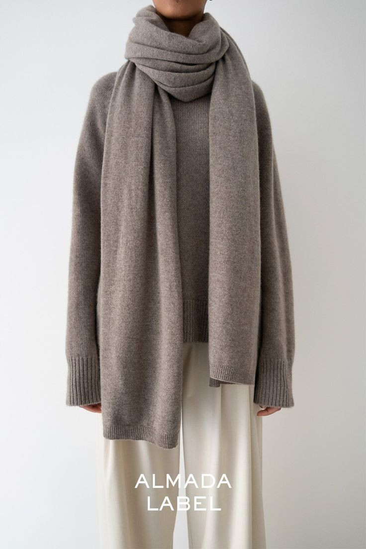 Các sản phẩm làm từ cashmere rất được ưa chuộng cho trang phục và phụ kiện thời tiết lạnh.