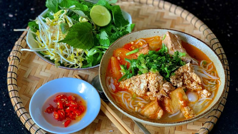 Canh bún riêu thịt cáy hấp dẫn