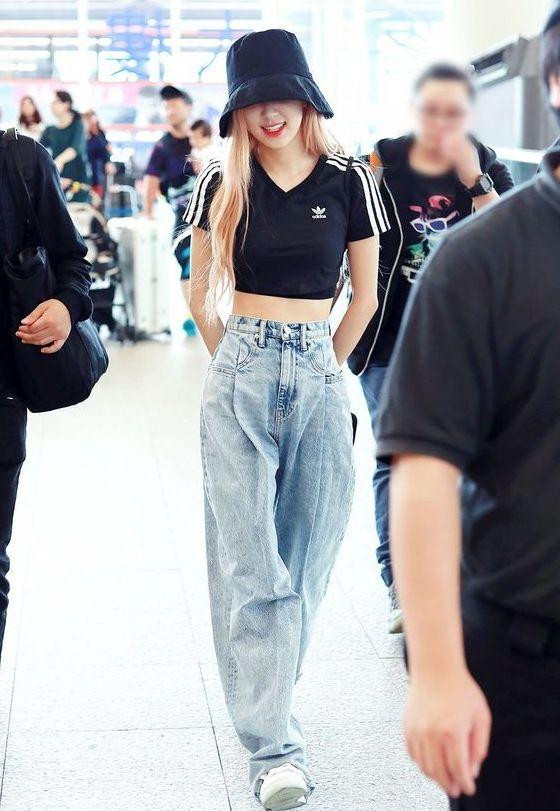 Mix quần ống rộng với áo crop-top