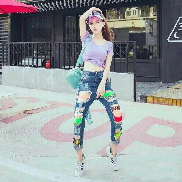 Quần jeans rách độc đáo