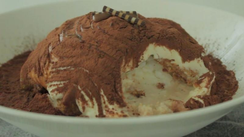 Thưởng thức tiramisu bingsu