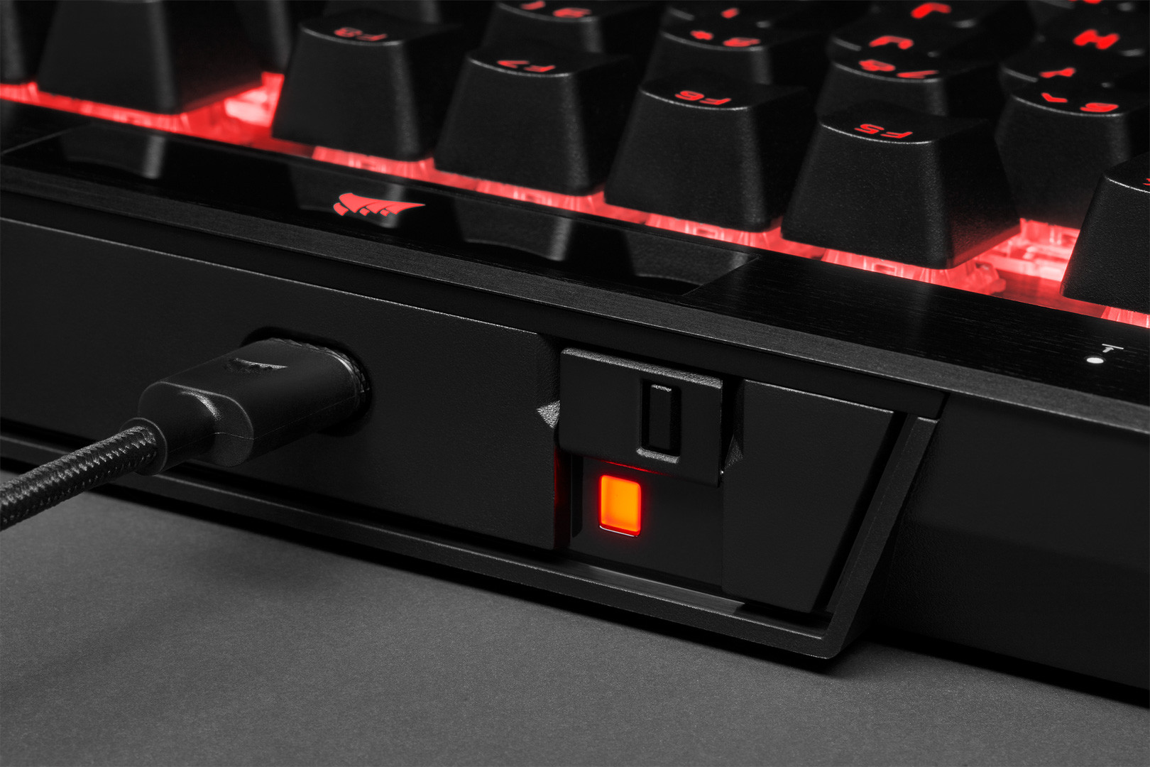 Corsair K70 RGB TKL tại cửa hàng