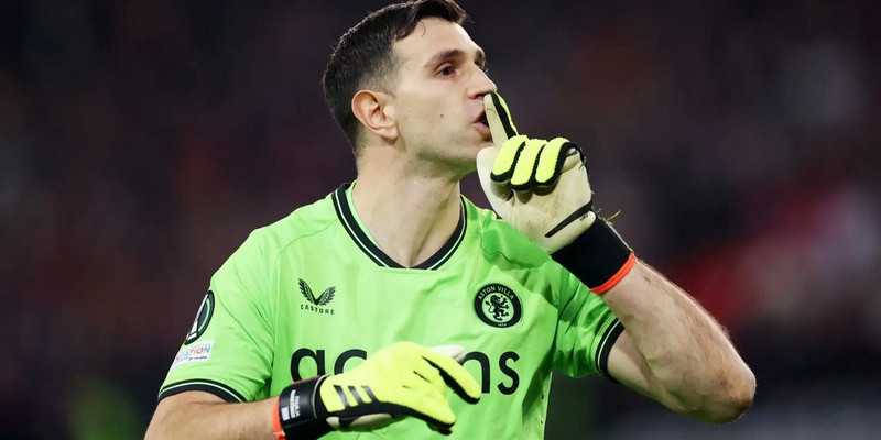 Emiliano Martinez là một thủ thành tài năng và vô cùng cá tính