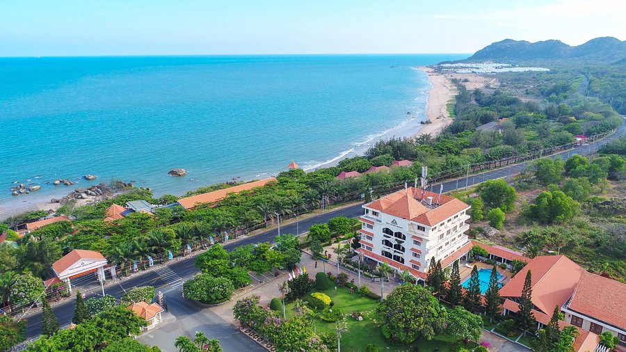 Thùy Dương Resort – Nghỉ mát lý tưởng bên bờ biển vắng