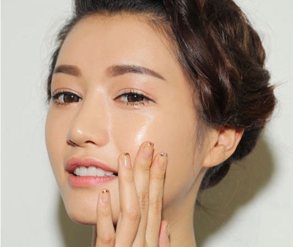 Glowy Skin: Bí Quyết Để Có Làn Da Căng Bóng Như Gái Hàn