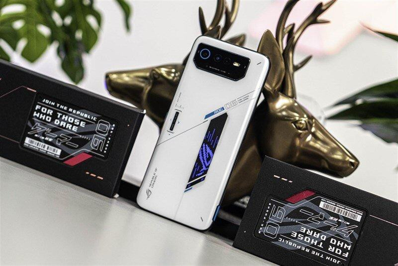 Thiết kế ấn tượng ROG Phone 6