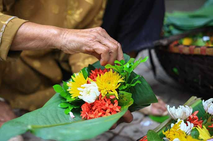 Ý nghĩa của việc cắm hoa bàn thờ