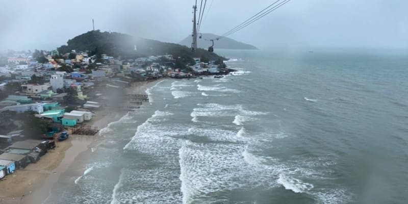 Cơn bão trong mùa mưa tại Phú Quốc