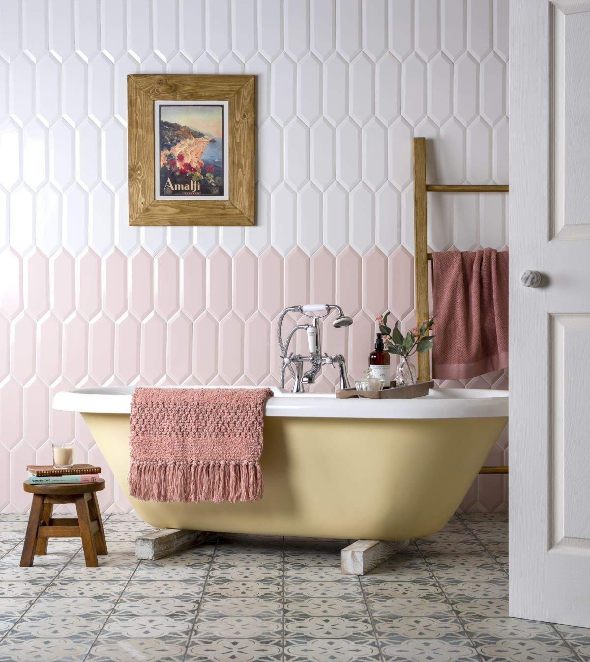 Giấy dán tường chống thấm nước tông màu hồng pastel đơn giản