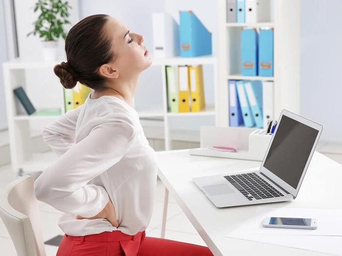 Những công việc cần ngồi lâu, ít vận động rất dễ mắc các bệnh xương khớp