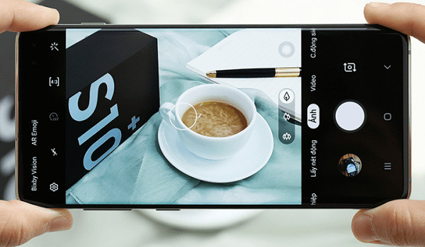 Camera Samsung S10 Plus bị mờ, làm gì để khắc phục?