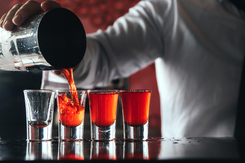Sử dụng cocktail - rượu mạnh không tốt cho quá trình giảm cân