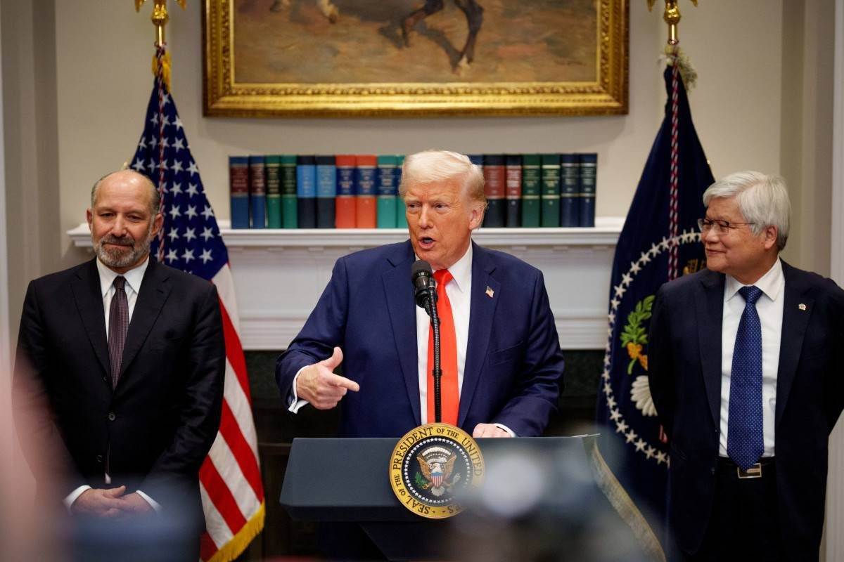 Trump ký nghị quyết huỷ bỏ quy định của IRS về DeFi