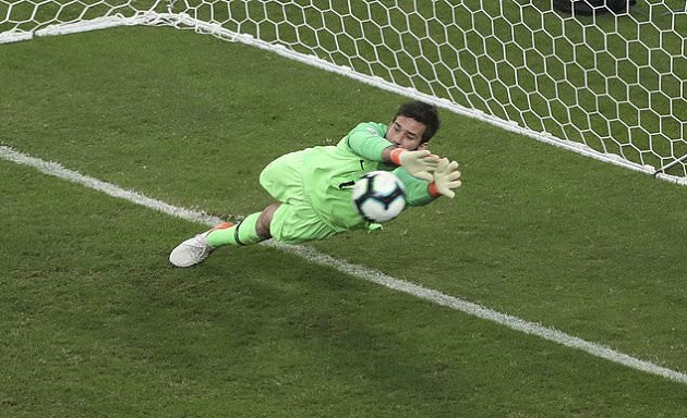 Alisson có phong độ xuất sắc