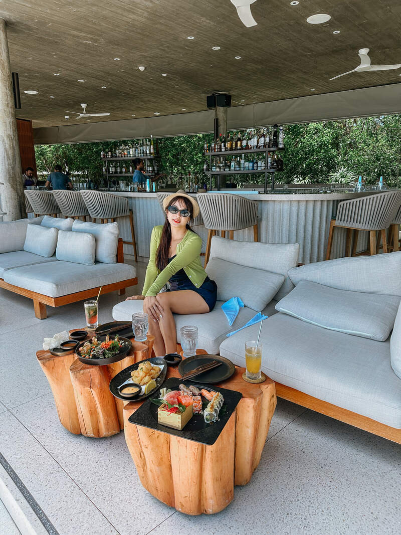 Ảnh ăn trưa tại Eau Bar với món sushi nổi tiếng