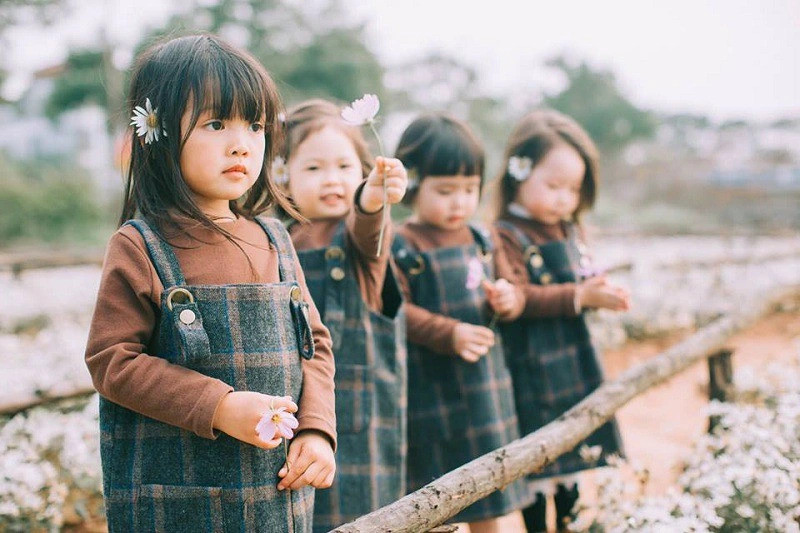 Ảnh chụp con và những người bạn