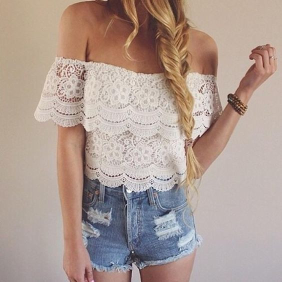 Áo croptop trễ vai phối ren nữ tính