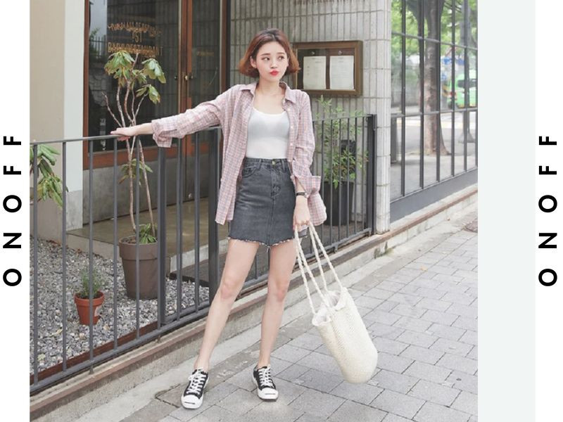Áo khoác và chân váy ngắn cá tính
