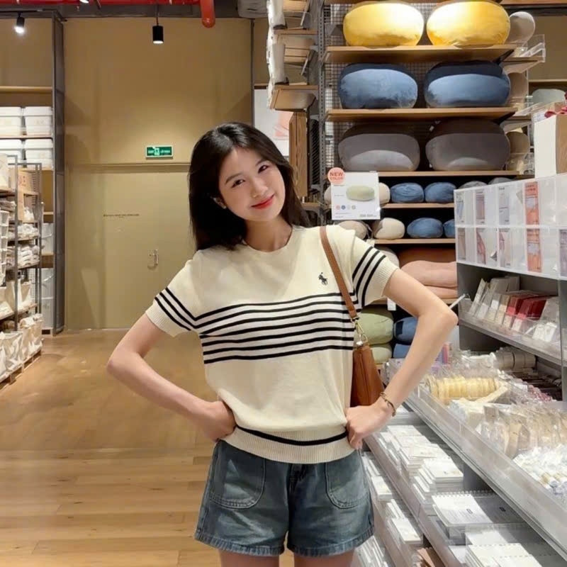 Áo len Mongtoghi với quần short năng động