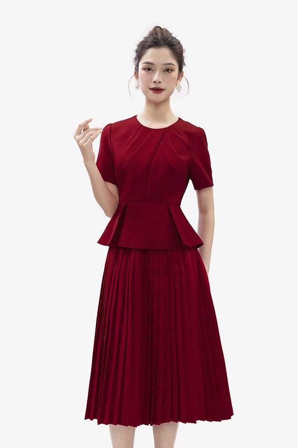 Áo peplum cổ tròn với chân váy chữ A dài qua gối