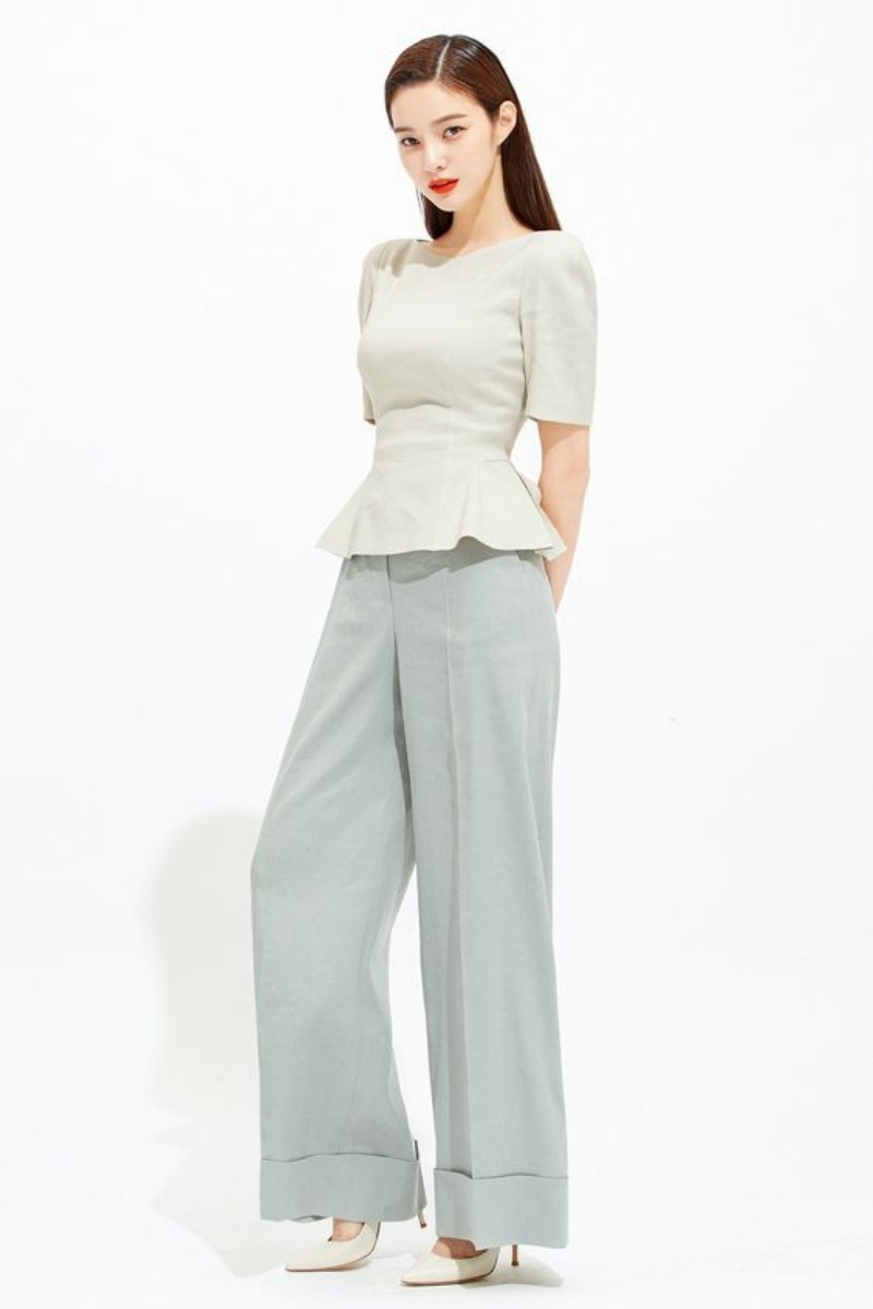 Áo peplum và quần âu thanh lịch