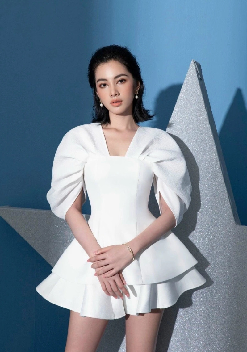 Áo peplum và quần short vải tafta