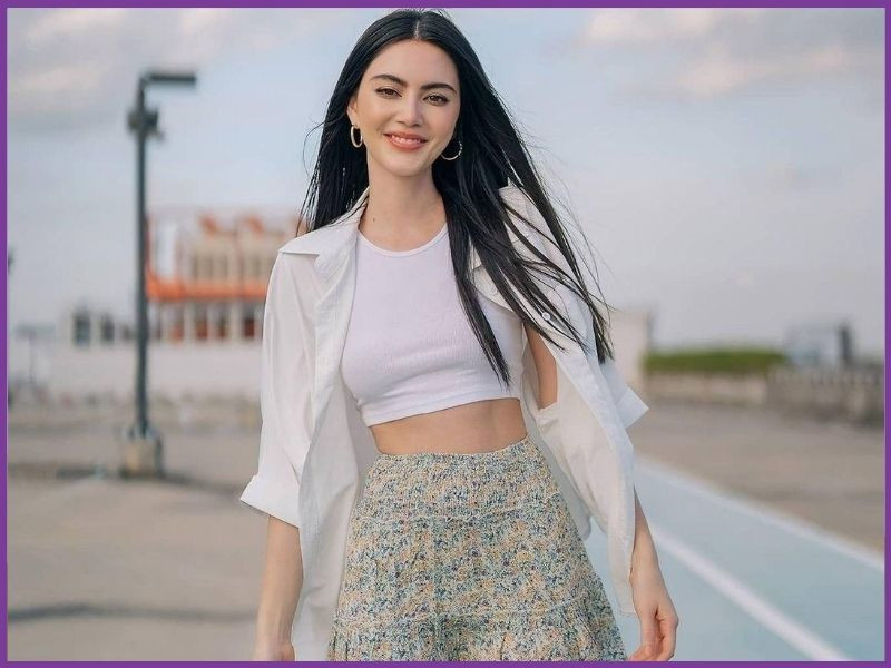Áo sơ mi cách điệu với chân váy xoè
