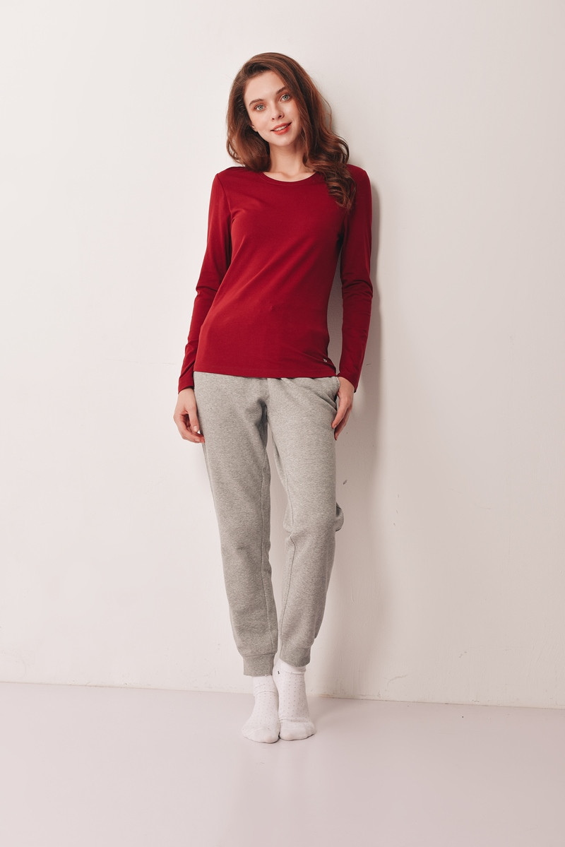 Áo thun dài tay kết hợp quần jogger