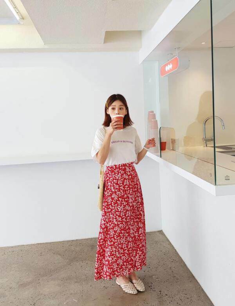 Áo thun phối chân váy midi