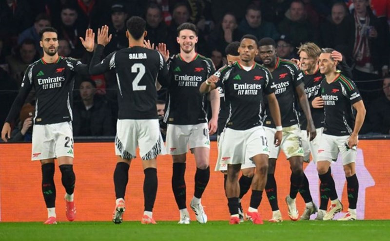 Arsenal hủy diệt PSV Eindhoven 7-1