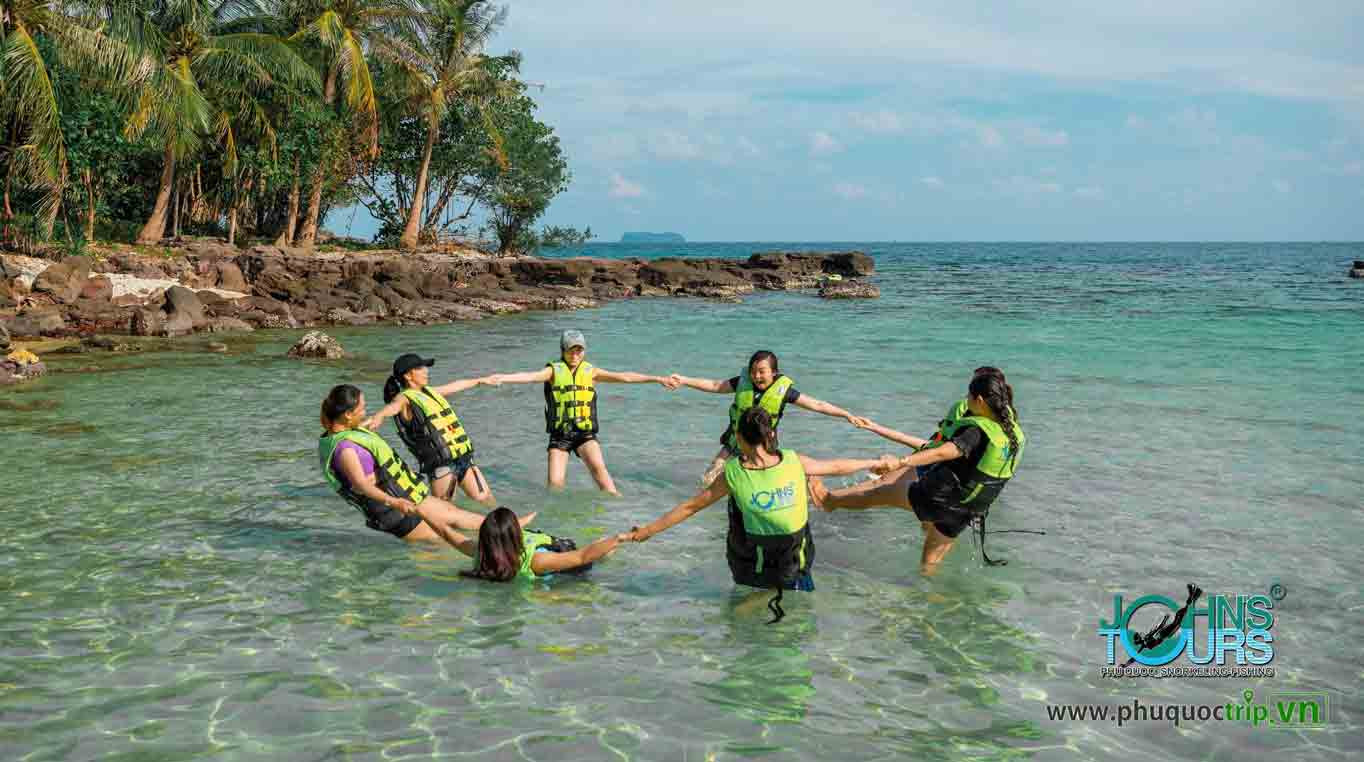 Bãi biển Hòn Mây Rút Trong sạch và an toàn