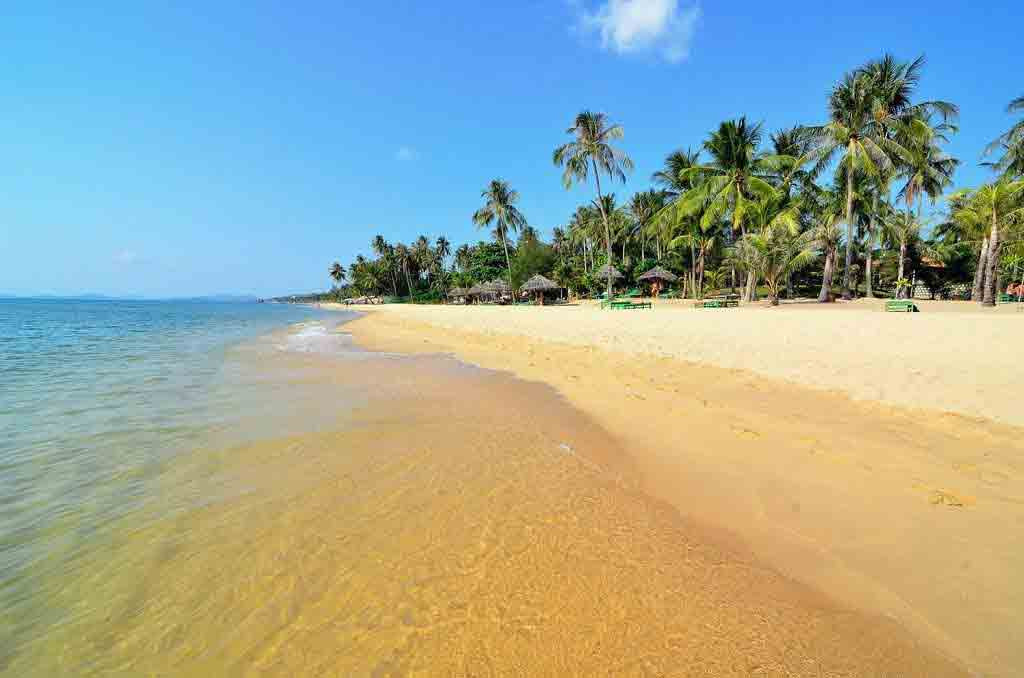 Bãi cát dài và rộng ở Bãi Dài