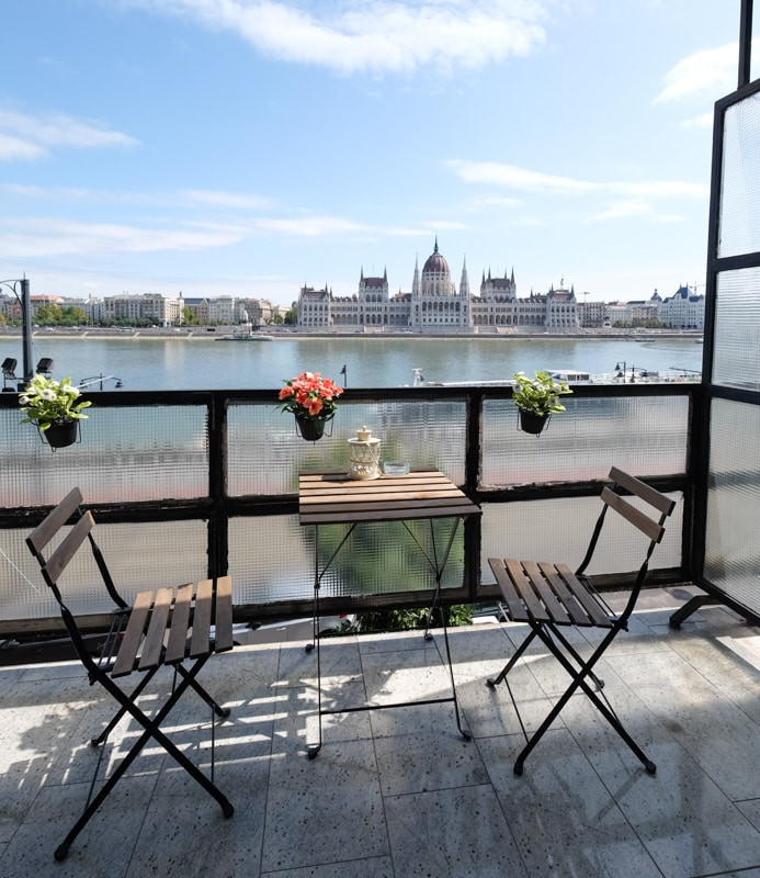 Review căn hộ trung tâm Budapest view tuyệt đẹp ra toà Quốc Hội – Hungarian Parliament