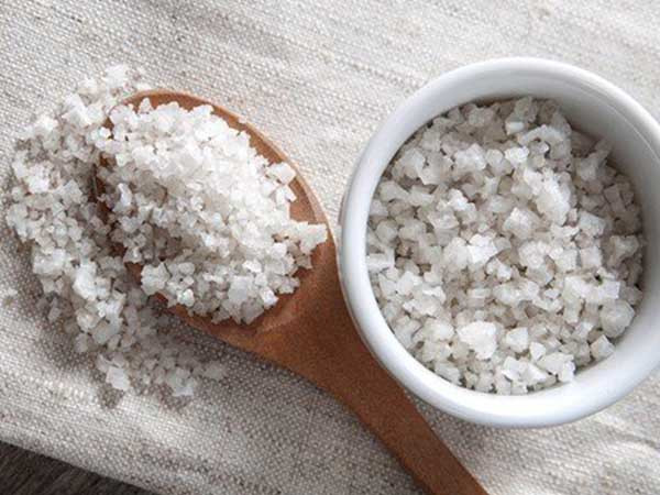 Lý do khiến mẹ hạn chế cho trẻ dưới 1 tuổi ăn muối, đường, mật ong