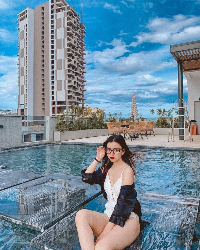 Bể bơi ngoài trời tại hotel