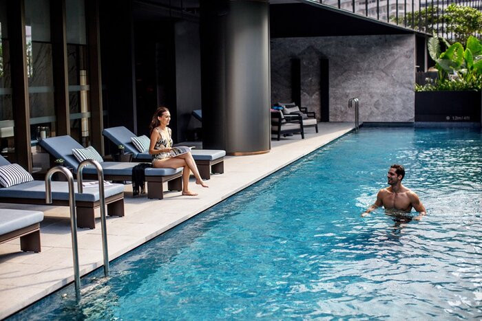 Bể bơi ngoài trời tại khách sạn