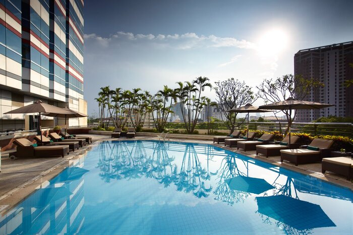 Bể bơi ngoài trời tại Melia Hà Nội