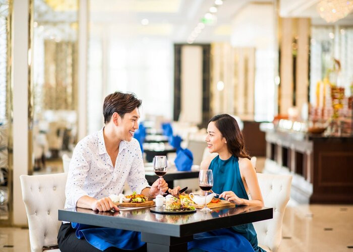 Bể bơi ngoài trời tại Melia Vinpearl Hue