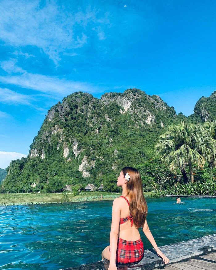 Bể Bơi Ngoài Trời Tại Serena Resort Kim Bôi