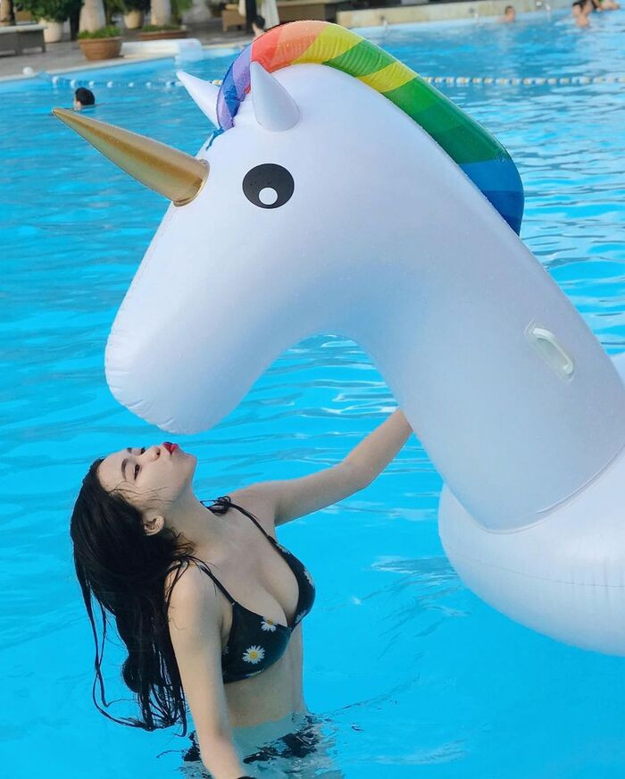 Bể bơi tại Diamond Bay Resort