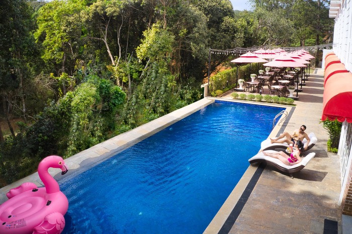 Bể bơi tại Golden Boutique Hotel Măng Đen