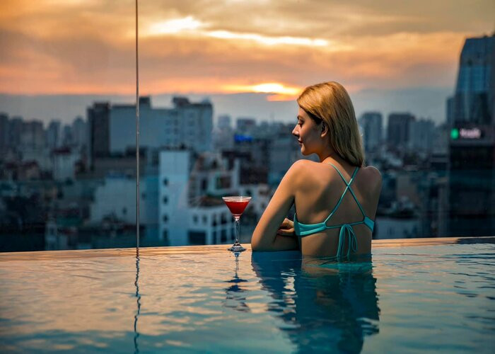 Bể bơi trên sân thượng tại Soleil Boutique Hotel