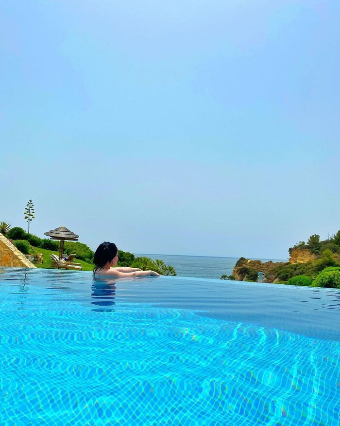 Bể bơi vô cực nhìn ra đại dương