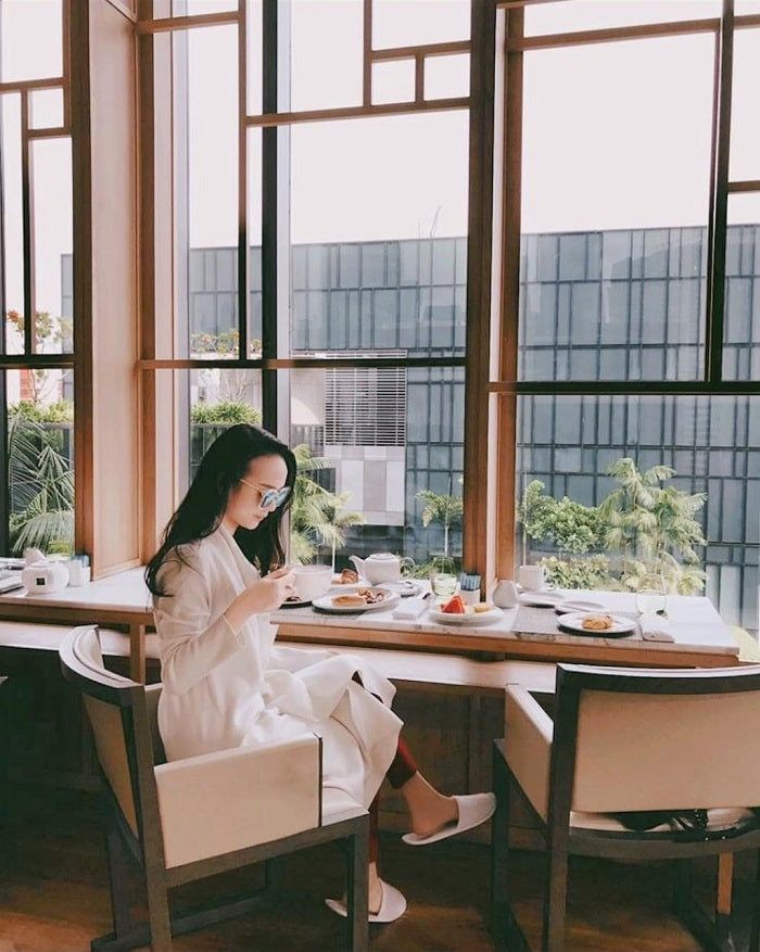Bể bơi vô cực tại khách sạn Parkroyal Collection Pickering
