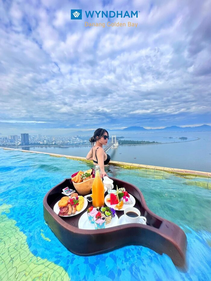 Bể bơi vô cực tại Wyndham Danang Golden Bay