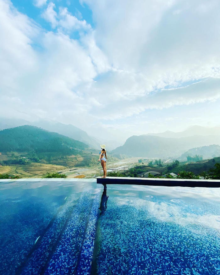 Bể bơi vô cực với view tuyệt đẹp