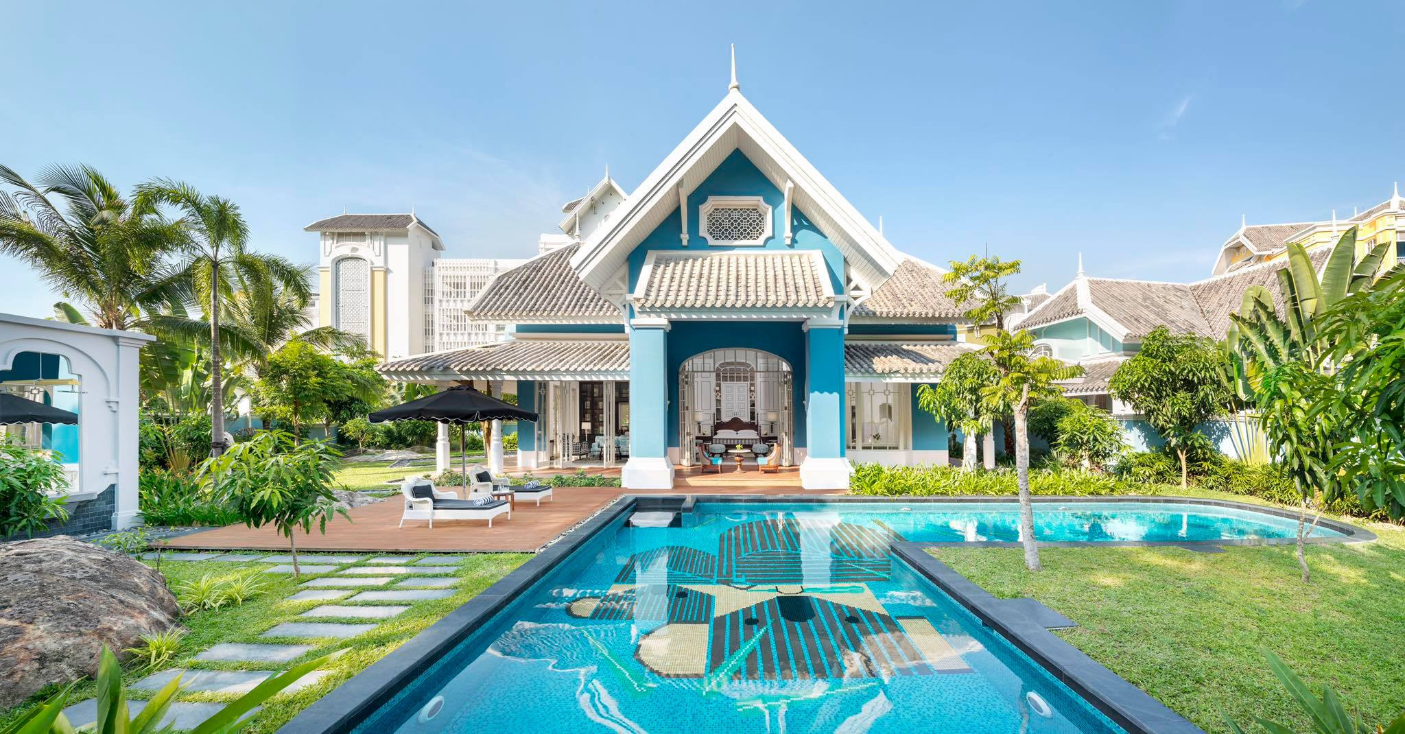 Biệt thự có hồ bơi riêng, nhìn ra vườn