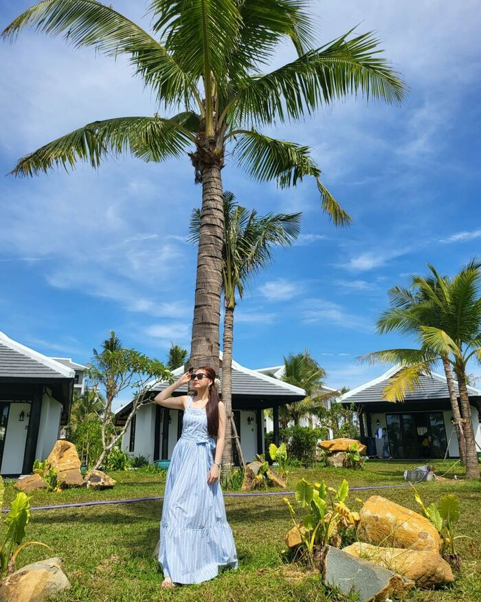 Bliss Hội An Beach Resort – Một góc nhìn đầy sức sống từ sân vườn