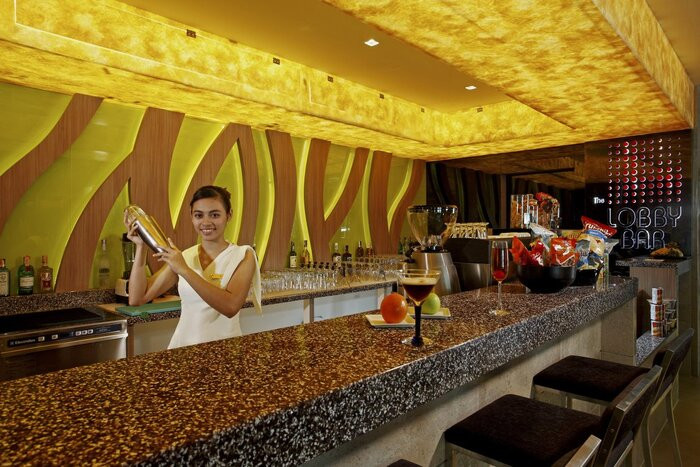 Blu Pool Bar tại Centara Pattaya Hotel